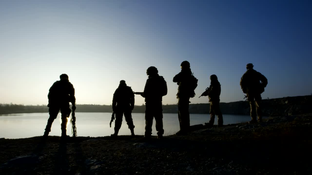 Download Free Stock Video Silhouettes Of Soldiers In The Sunset Live Wallpaper