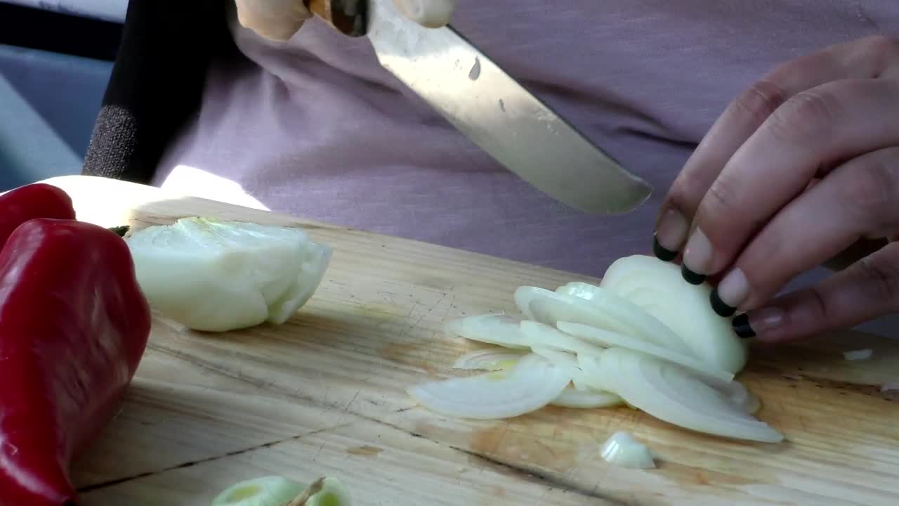 Download Free Video Stock Slicing An Onion On A Board Live Wallpaper