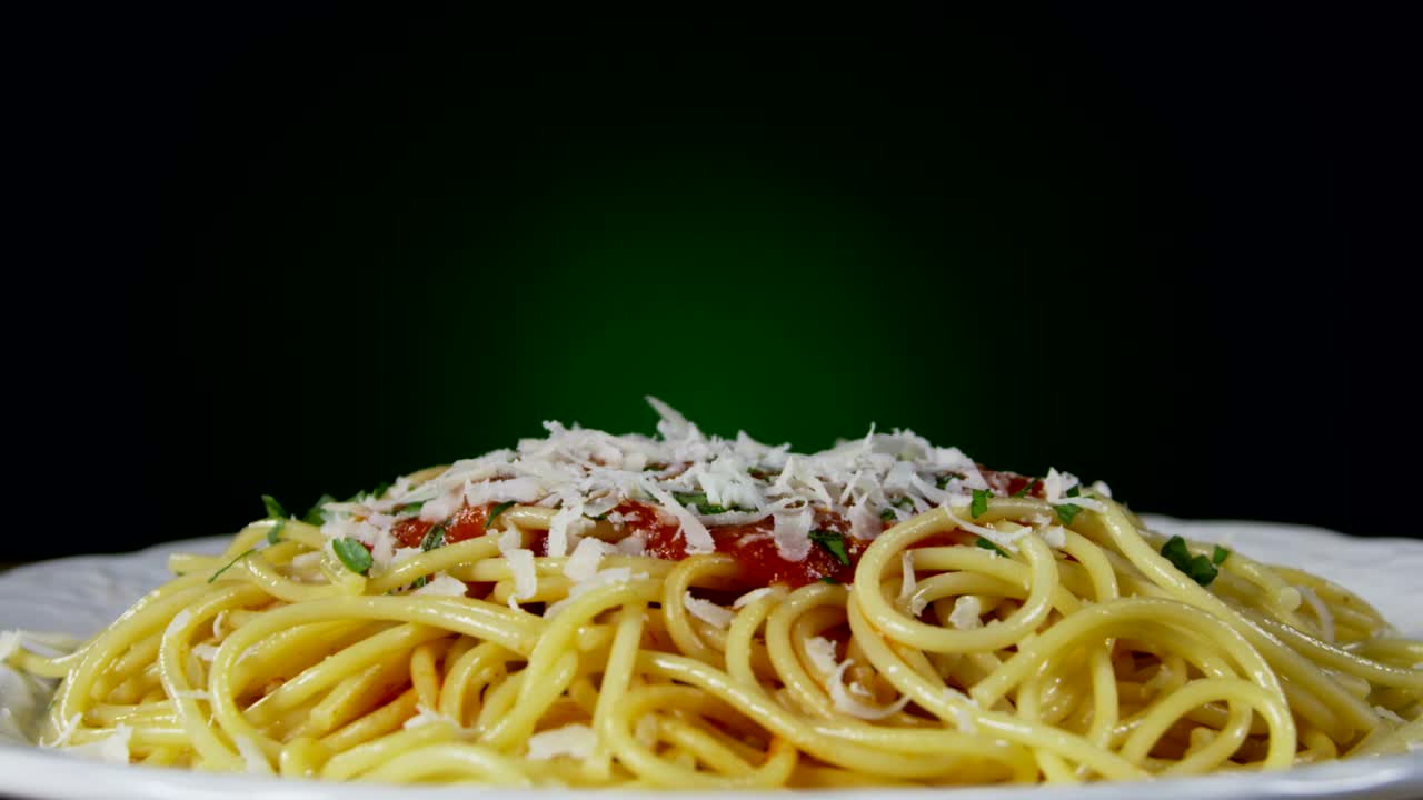 Download Free Video Stock Spaghetti With Cheese And Black Pepper Live Wallpaper