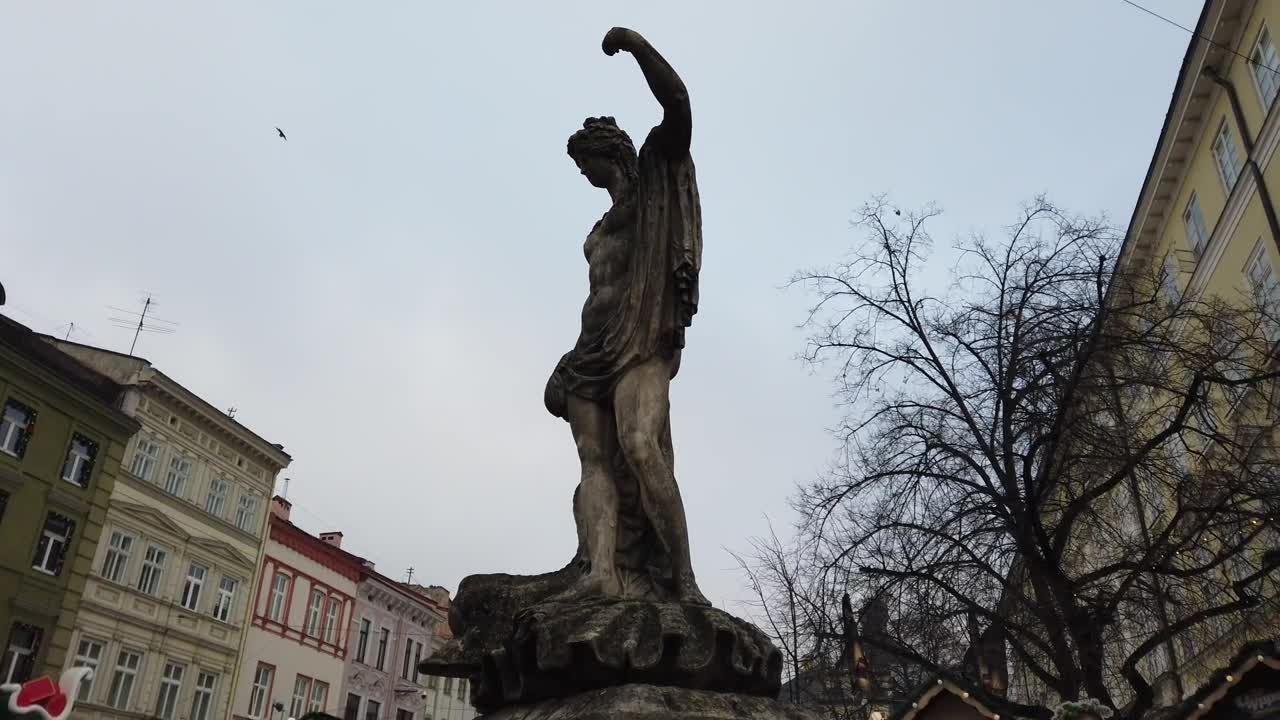 Download Free Video Stock Statue In A Town Live Wallpaper