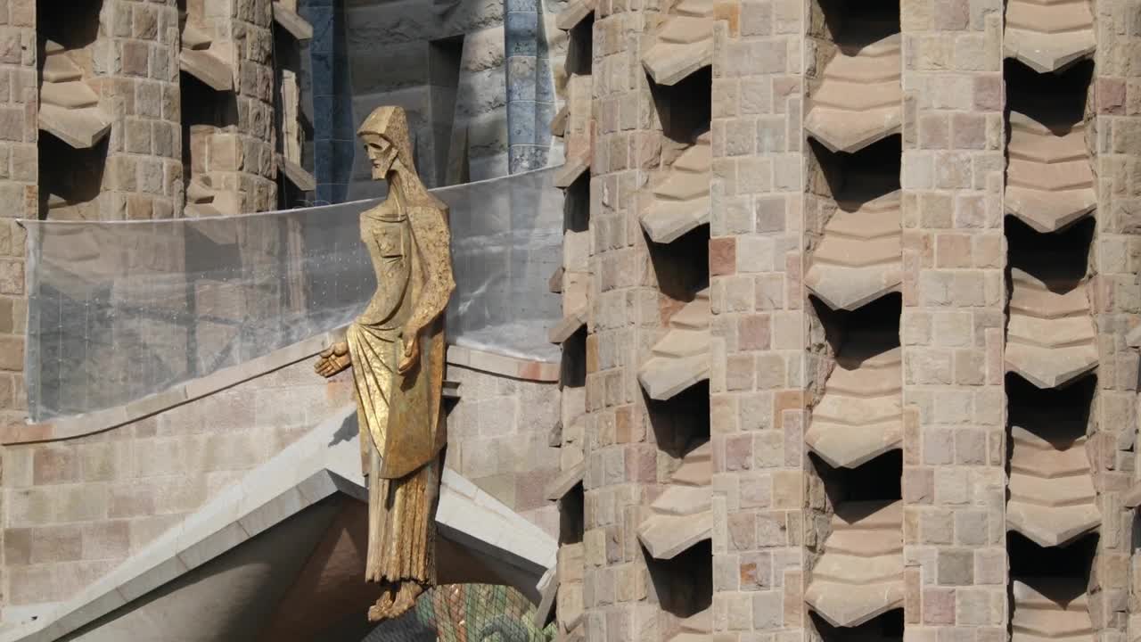 Download Free Video Stock Statue Of Christ Located On The Facade Of The Temple Live Wallpaper