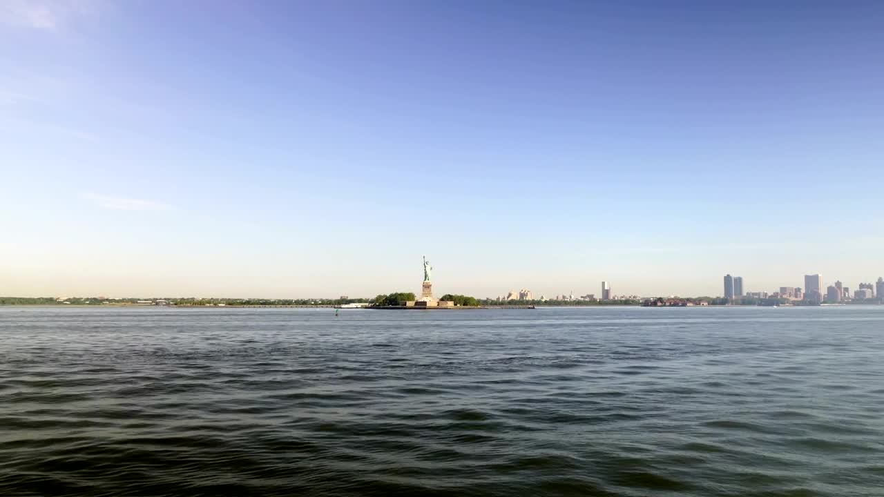 Download Free Video Stock Statue Of Liberty In The Distance Live Wallpaper