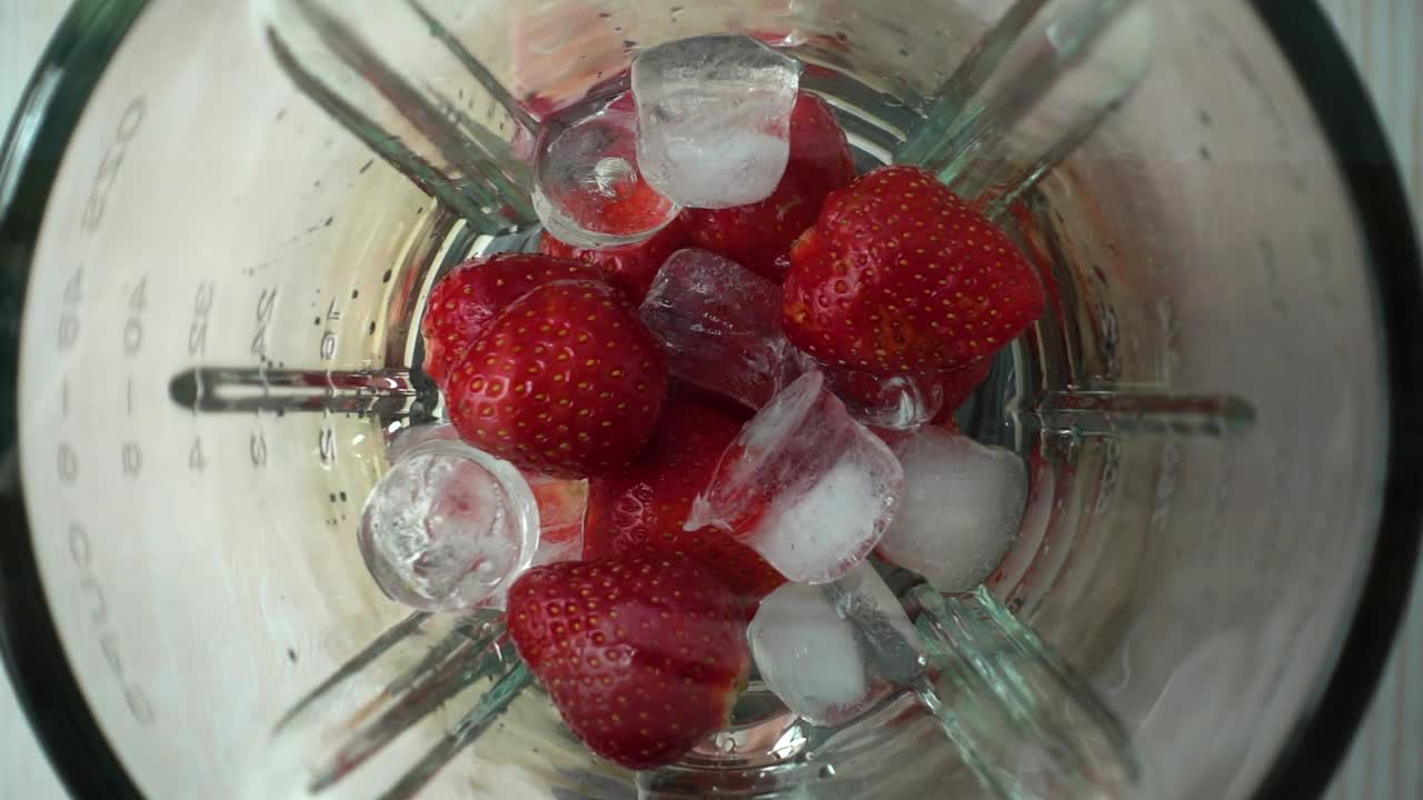 Download Free Video Stock Strawberries And Ice In The Blender Live Wallpaper