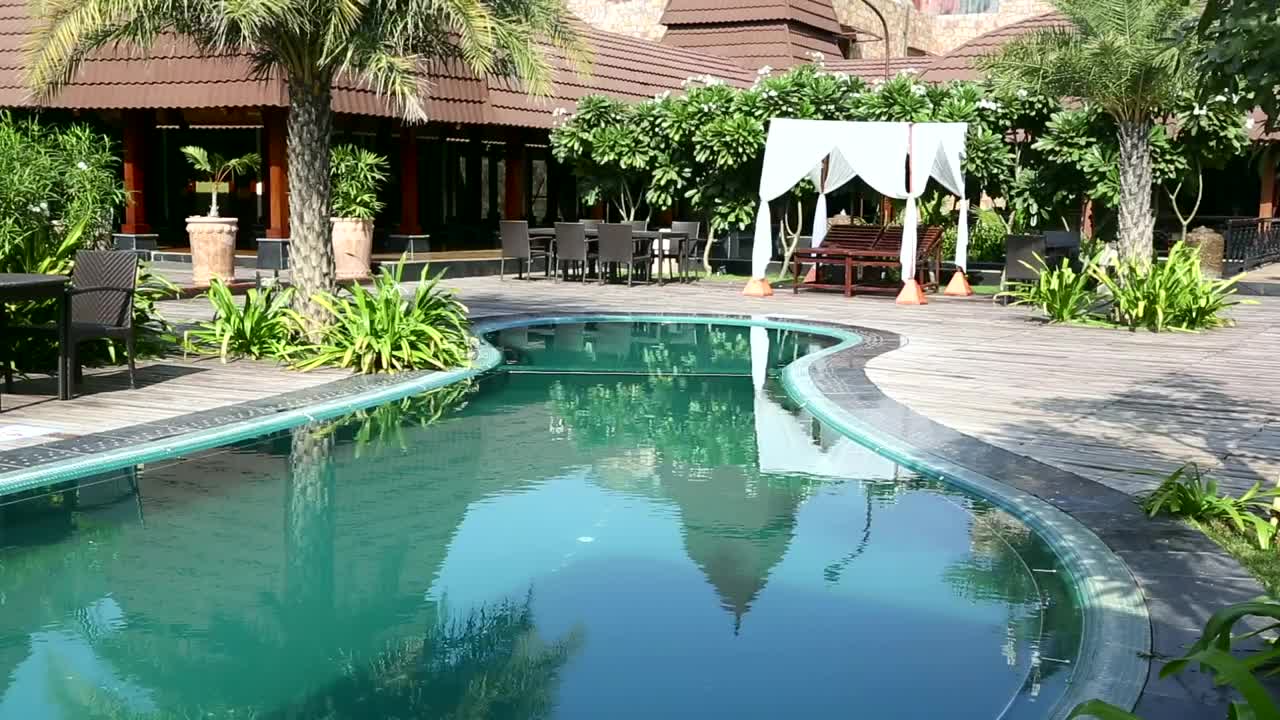 Download Free Video Stock swiming pool in resort garden Live Wallpaper