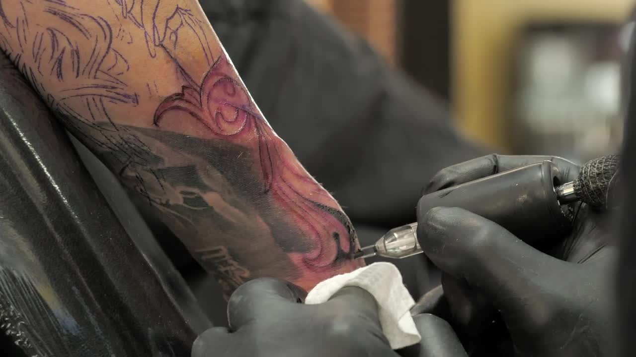 Download Free Video Stock tattoo being applied Live Wallpaper