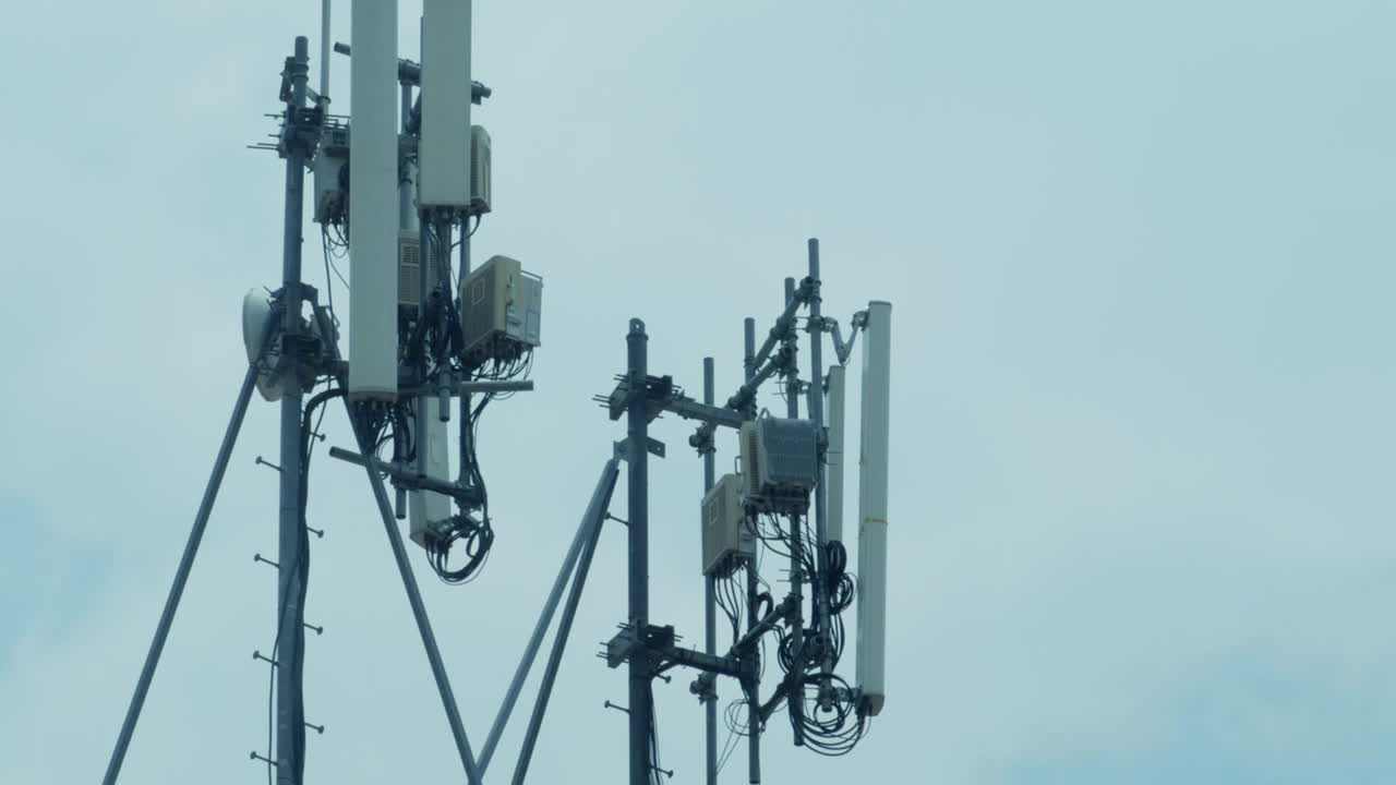 Download Free Video Stock telecommunications antennas Live Wallpaper