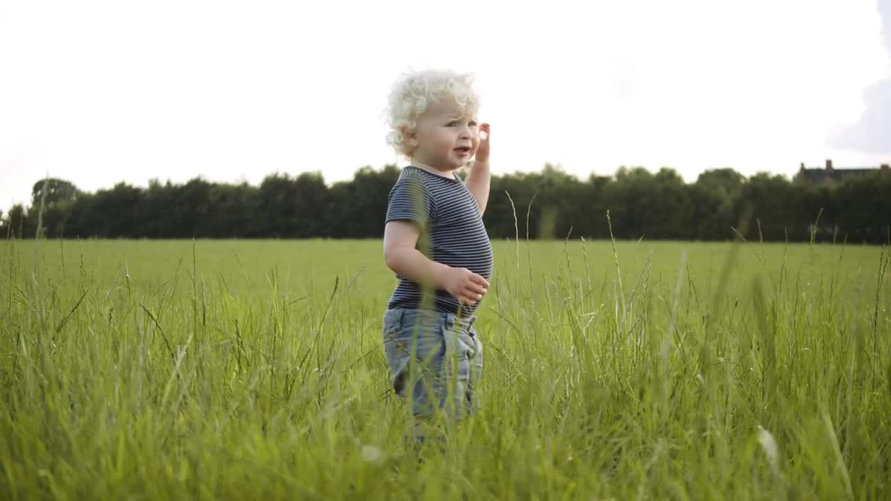 Download Free Video Stock toddler laughing outside Live Wallpaper