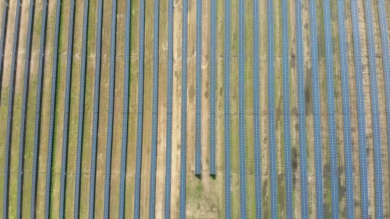 Download Free Video Stock top aerial shot of a field of solar panels Live Wallpaper