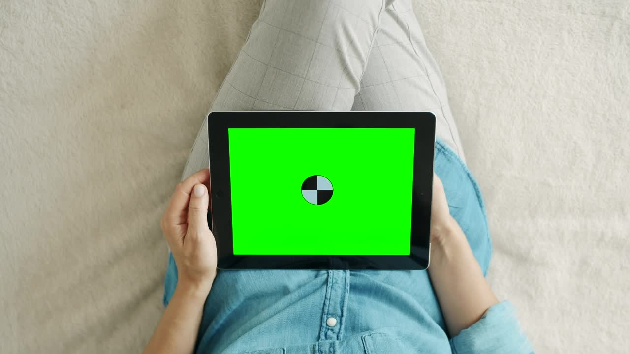 Download Free Video Stock top shot of a person using a tablet with chroma Live Wallpaper