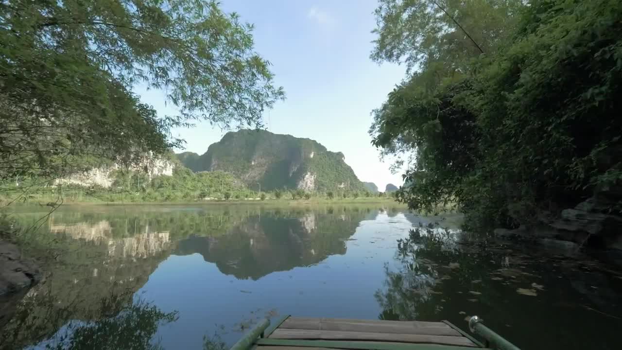 Download Free Video Stock tourist boat heading through ha long bay Live Wallpaper