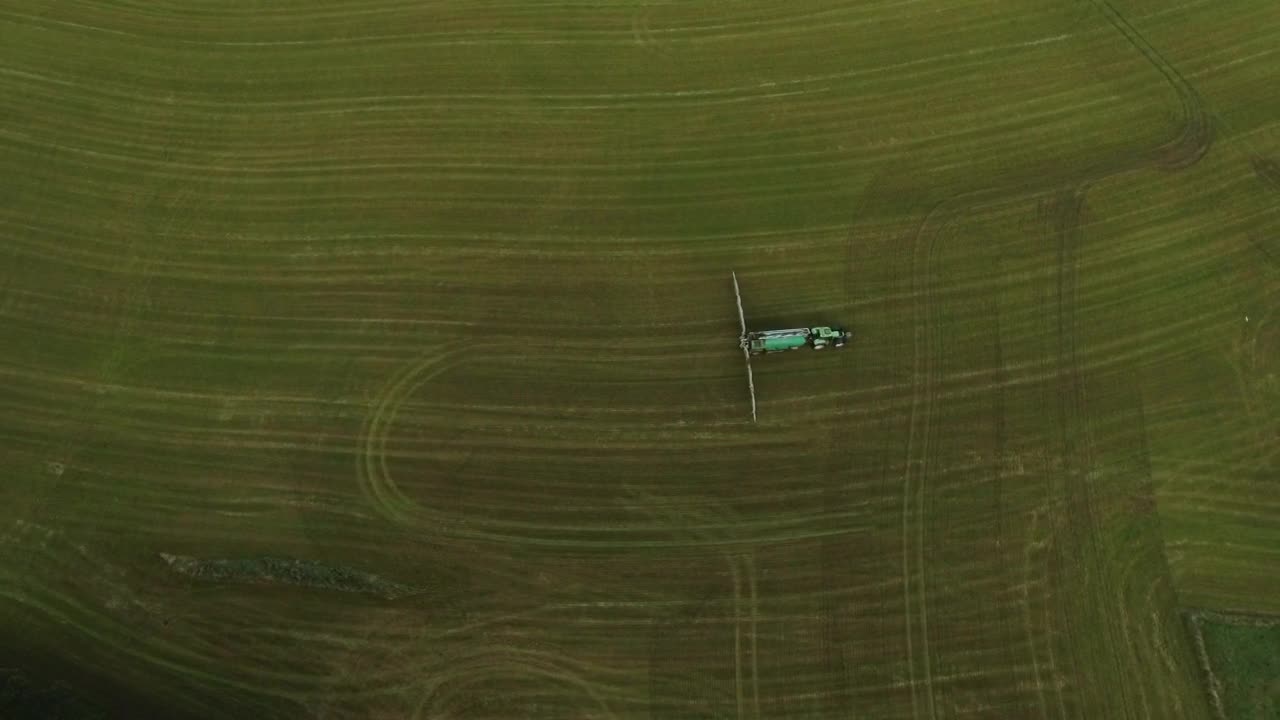 Download Free Video Stock tractor spraying crops Live Wallpaper