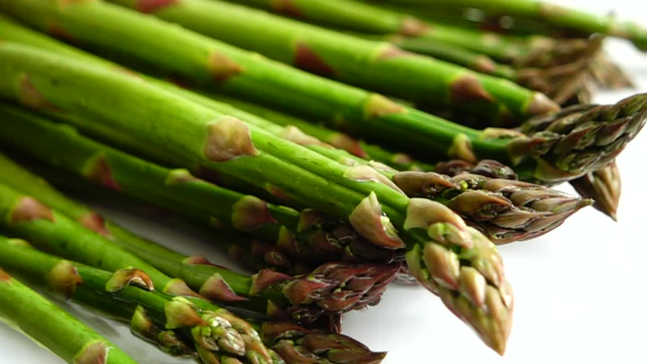 Download Free Stock Video Washing Asparagus In The Kitchen Live Wallpaper