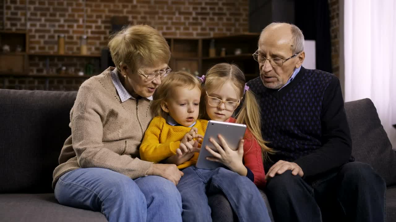 Download Free Stock Video Young Children With Their Grandparents Live Wallpaper