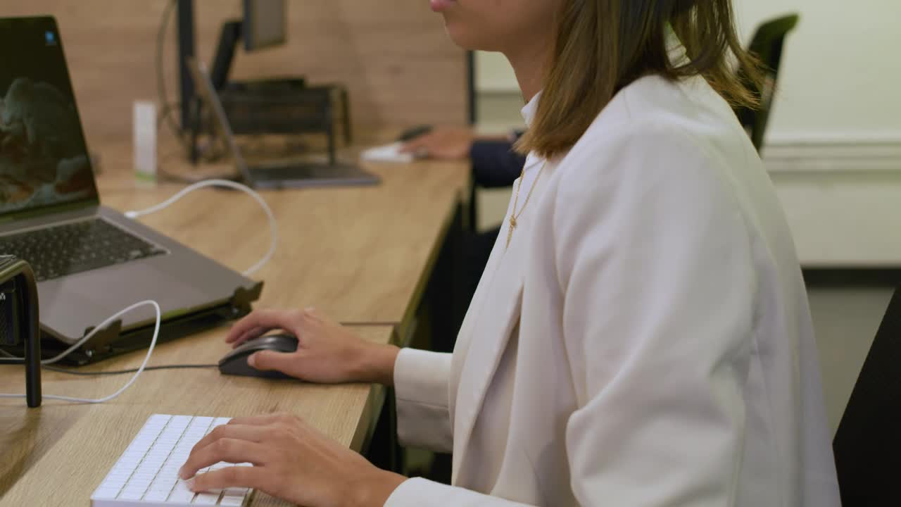 Download Free Stock Video Woman Working At Her Desk With Her Computer Live Wallpaper