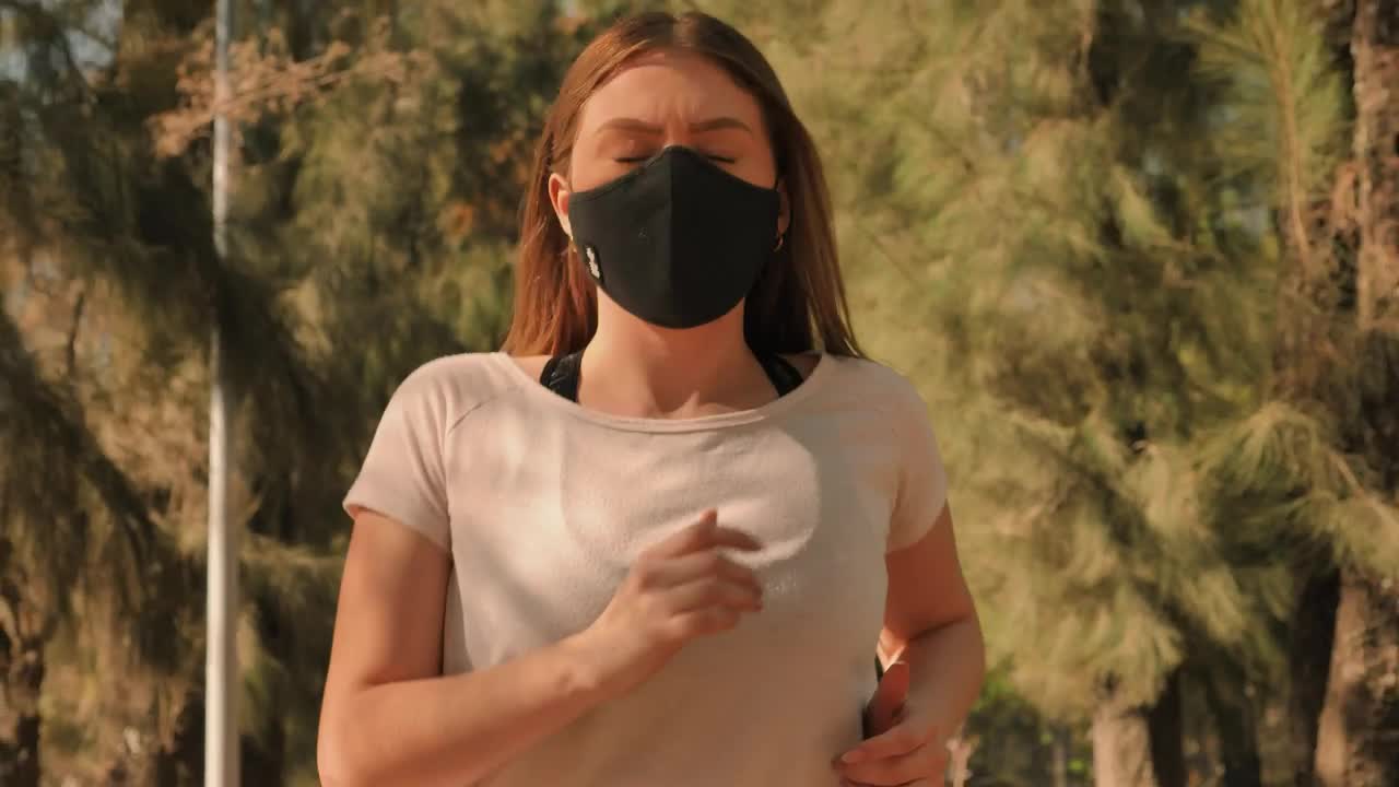 Download Free Stock Video Woman Wearing A Face Mask While Jogging Live Wallpaper