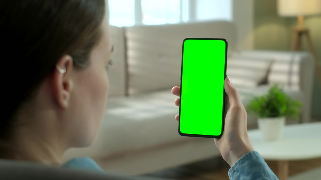 Download Free Stock Video Woman Watching To A Green Screen Smartphone Live Wallpaper