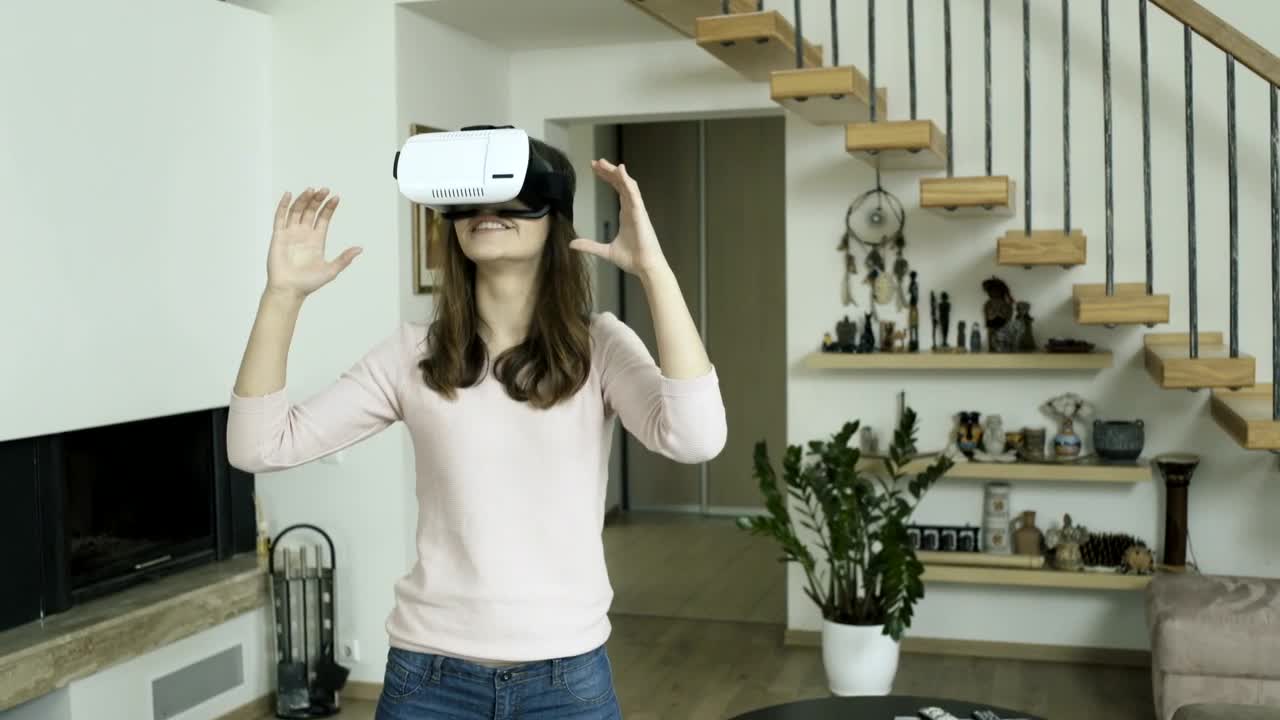 Download Free Stock Video Woman Enjoying The Virtual Reality Experience Live Wallpaper