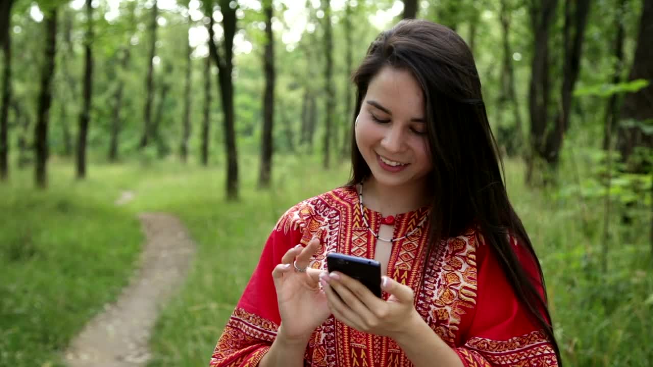 Download   Stock Footage Woman Calling A Friend Outside Live Wallpaper