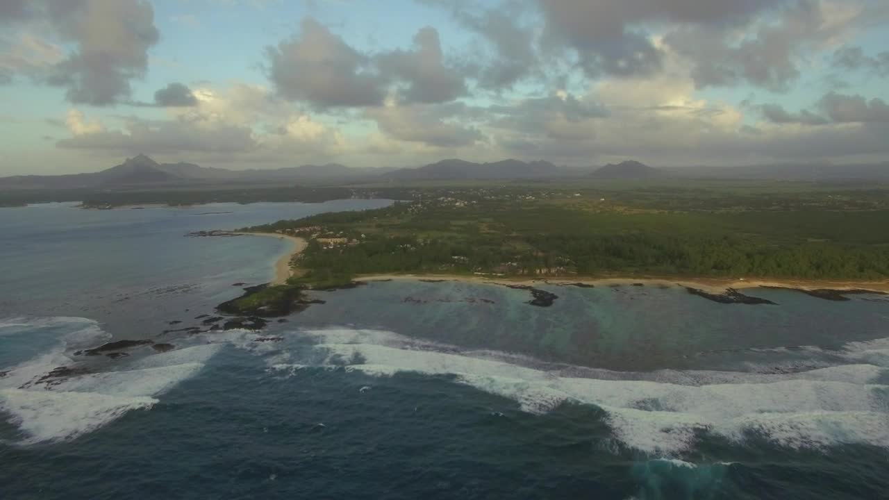 Download   Stock Footage Waves Breaking Off The Island Live Wallpaper