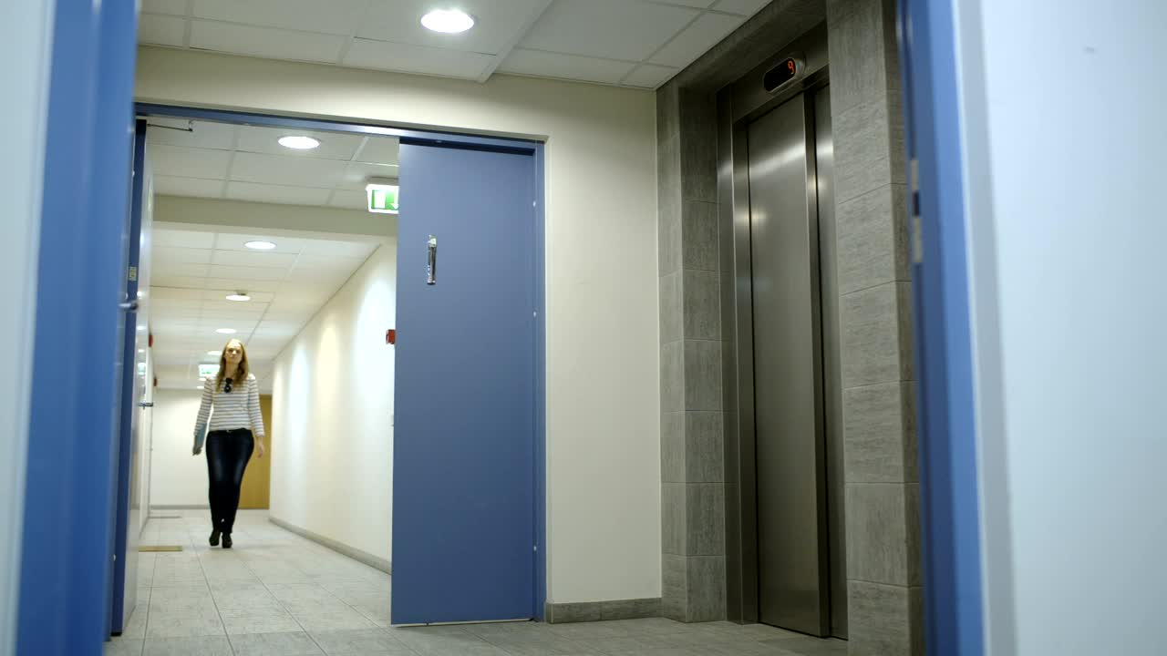 Download   Stock Footage Waiting For An Elevator Live Wallpaper