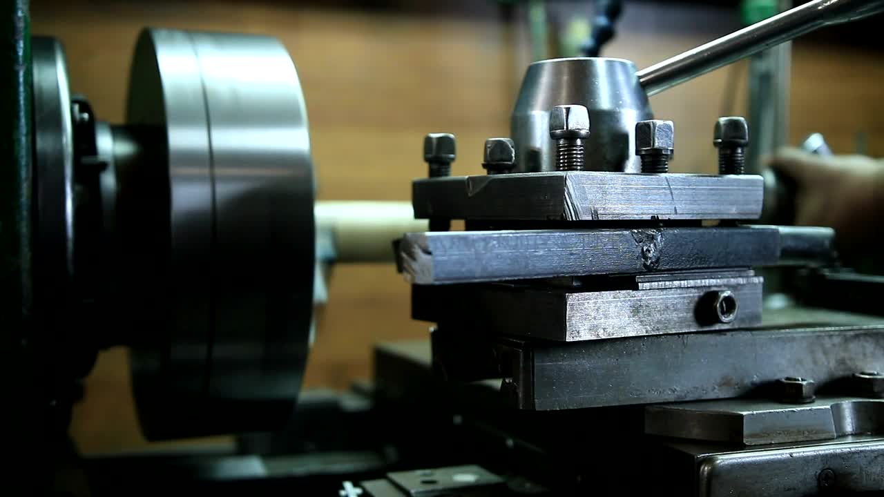 Download   Stock Footage Using A Powered Lathe Live Wallpaper