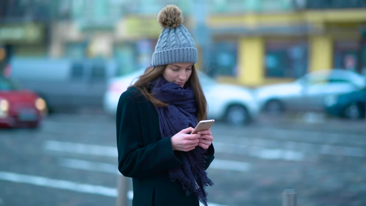 Download Stock Footage Young Woman On The Street Texting On Her Phone Live Wallpaper Free